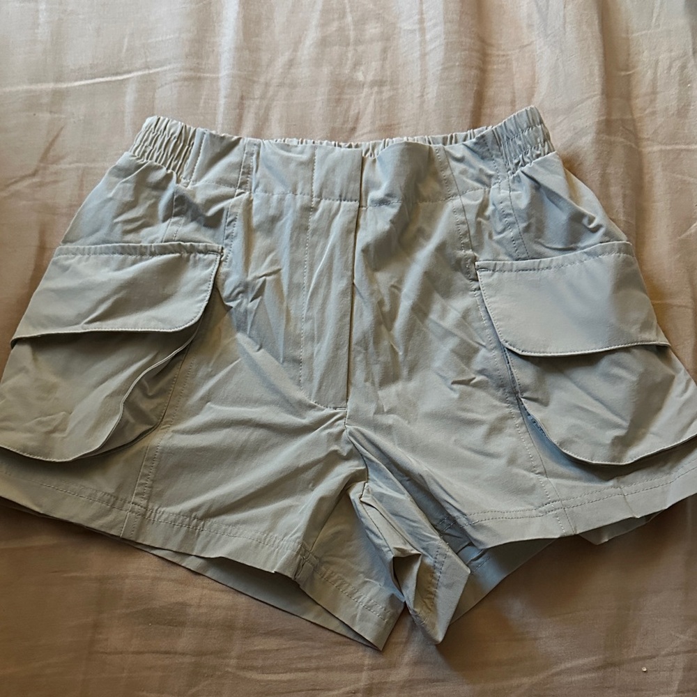 Avalanche Women's Gray Cargo Shorts NWOT